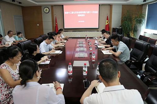 乐山高新区党工委委员、管委会副主任王晓锋带队到一拉得公司宣讲省委、市委全会精神