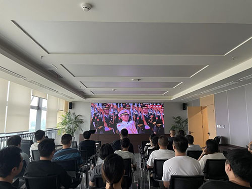 高发展集团组织员工集中收看 纪念中国人民抗日战争暨世界反法西斯 战争胜利80周年大会