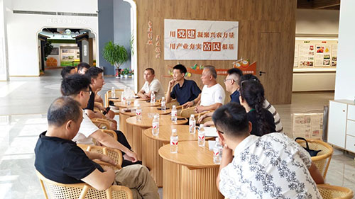 俄罗斯川渝总商会到访乐山高新区外贸综合服务平台，“乐山造”迎来东欧新通道